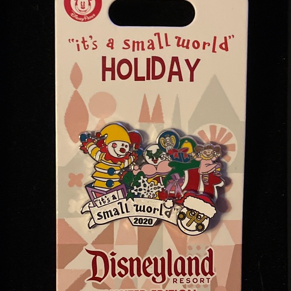 NWT Disney Parks It’s A Small World Holiday LE Trading Pin w/moving clock Carded - Picture 1 of 4